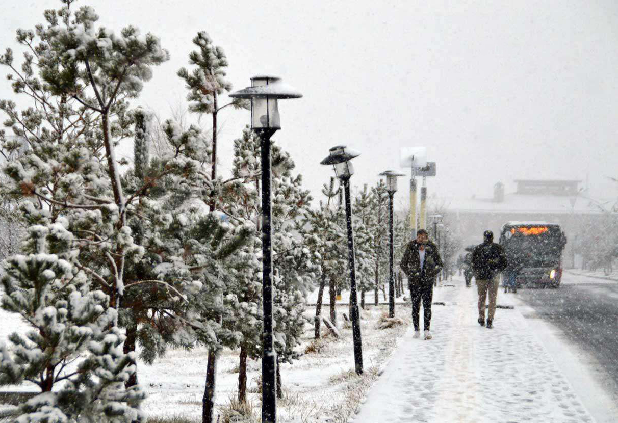 Ji bo 4 bajarên Bakur hişyarîya barîna berfa bi tund