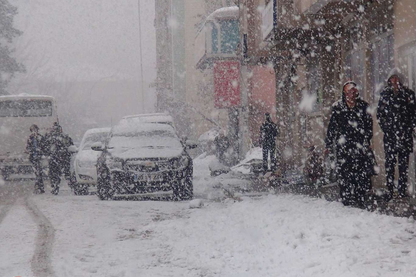 Meteorolojiden Diyarbakır'ın da içinde olduğu bazı iller için yoğun kar uyarısı