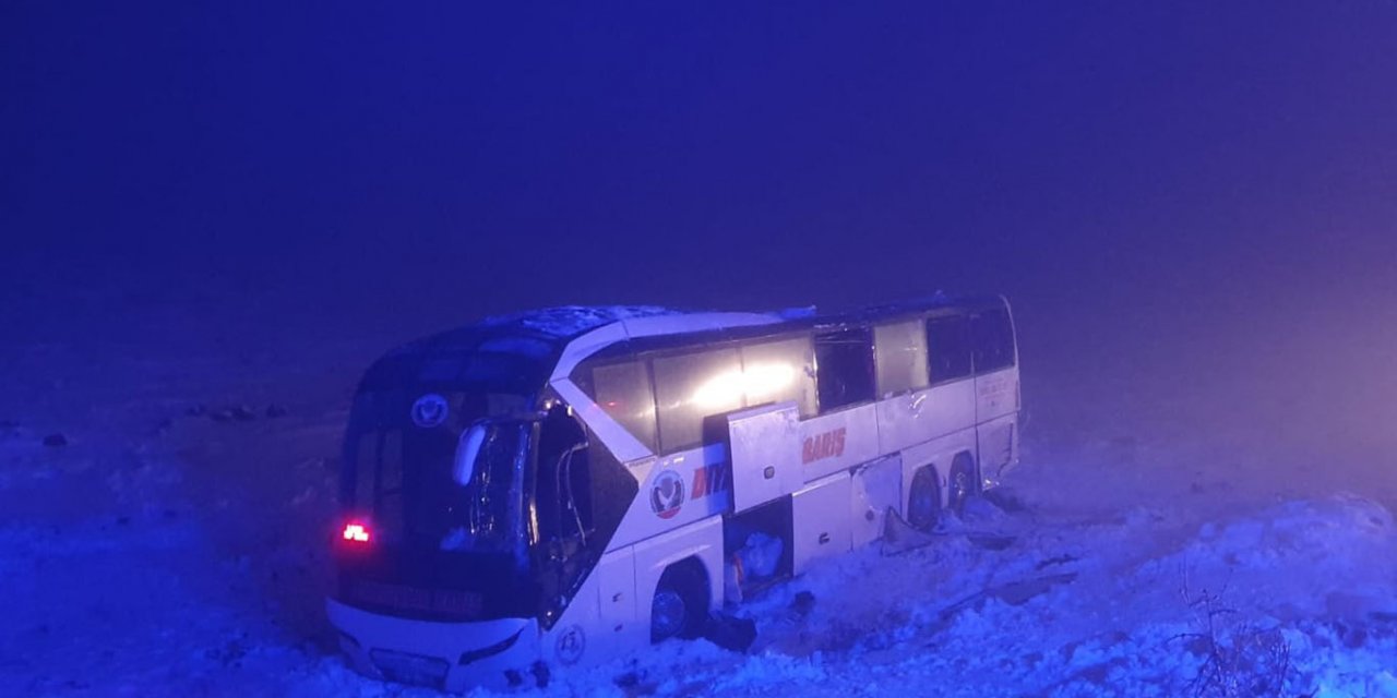 Diyarbakır-Şanlıurfa yolunda otobüs şarampole yuvarlandı: Çok sayıda yaralı var