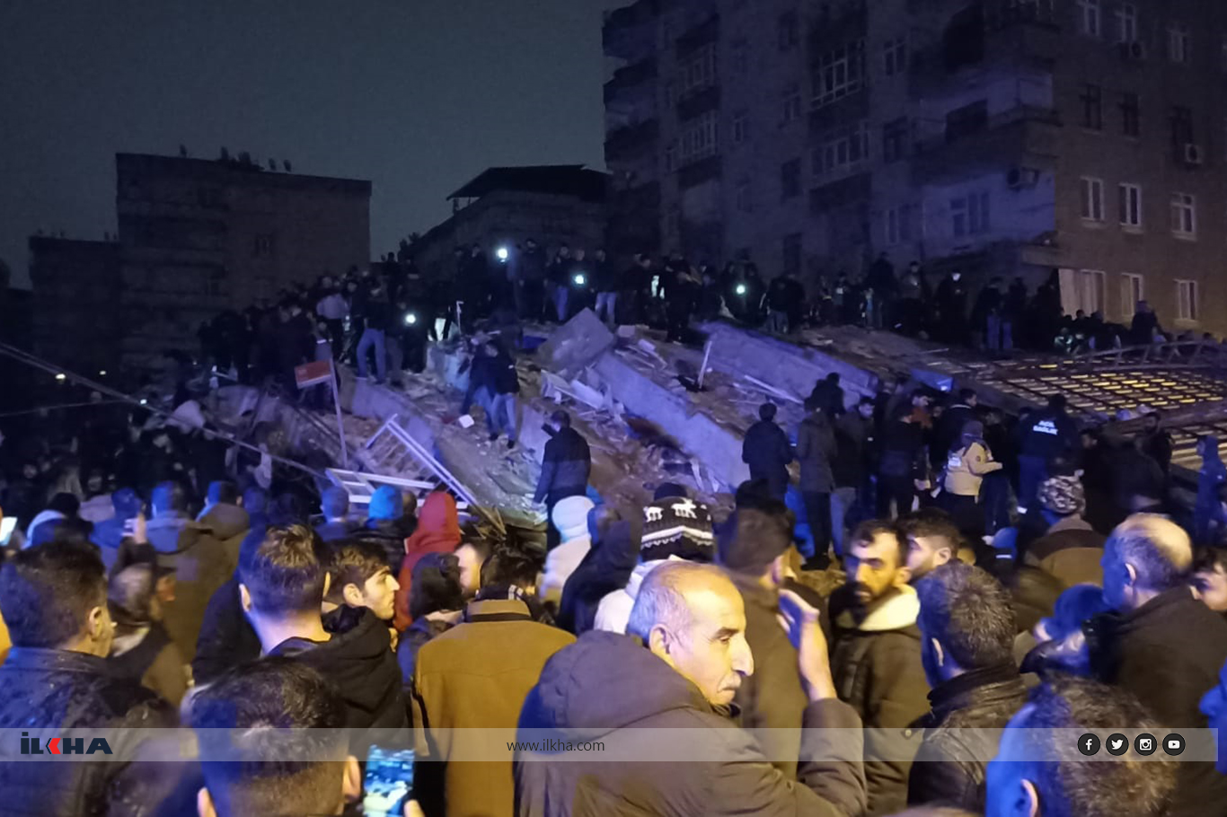 Diyarbakır'da hissedilen depremde bazı binalar yıkıldı