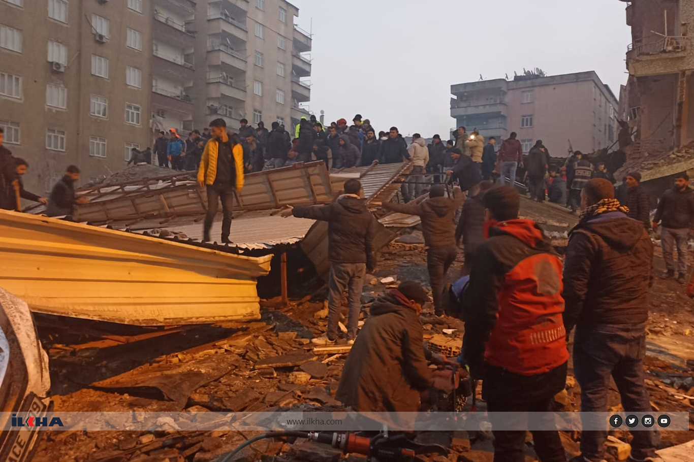 Diyarbakır'da 6 bina yıkıldı, 6 kişi hayatını kaybetti