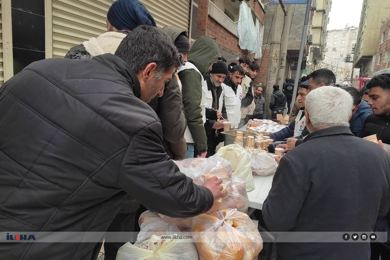 Umut Kervanı ve Yetimler Vakfı'ndan depremzedelere yardım