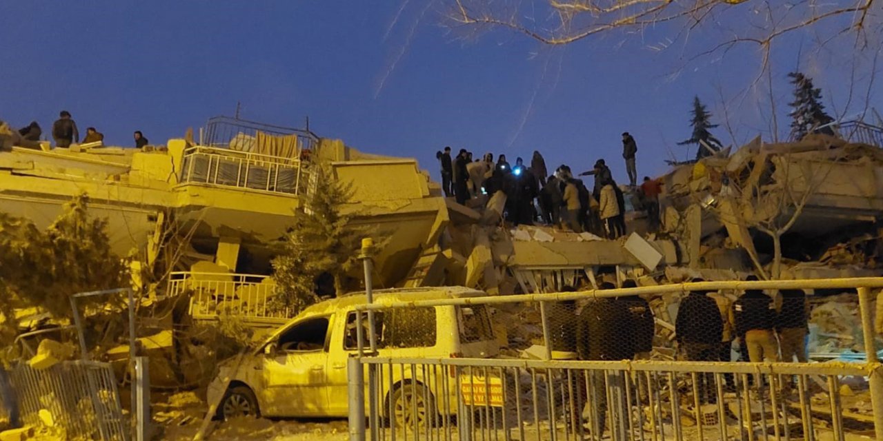 Suriye'de ki depremde ölü sayısının en az 403 olduğu açıklandı