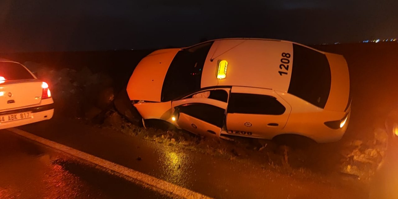 Çınar'da ticari araç kaza yaptı