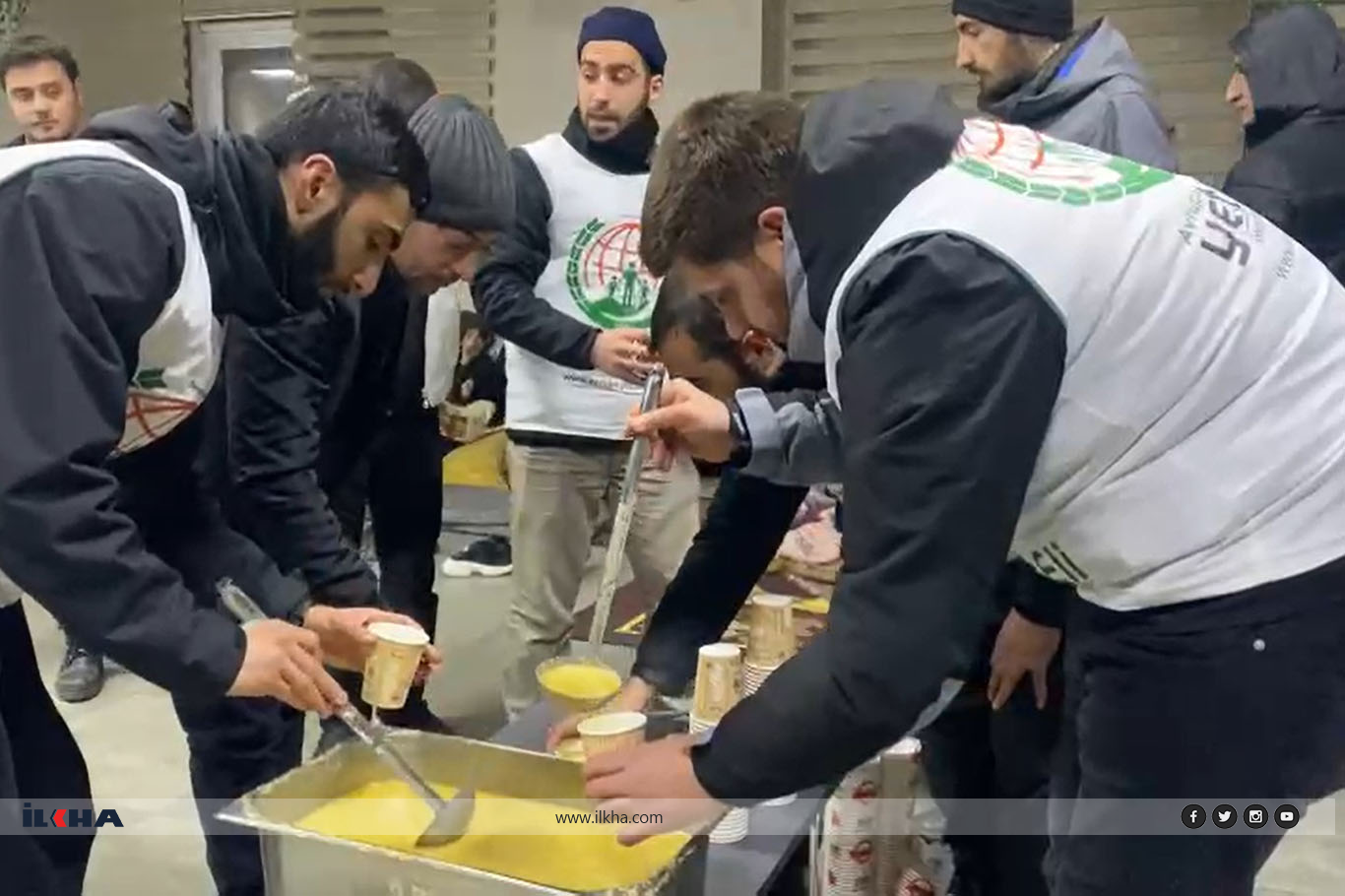 Avrupa Yetim Eli'nden Diyarbakırlı depremzedelere sıcak yemek ikramı