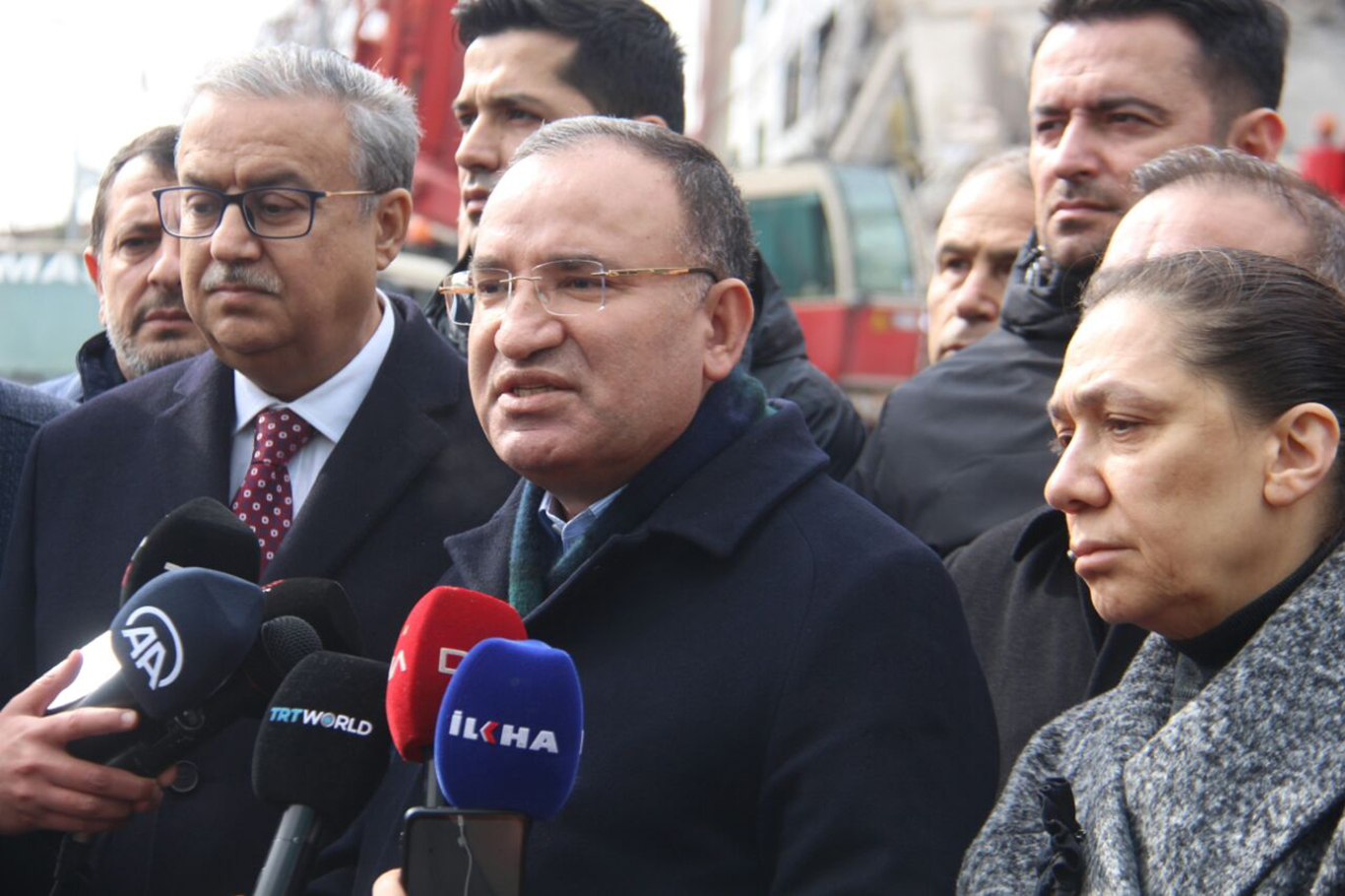 Diyarbakır'da incelemelerde bulunan Bakan Bekir Bozdağ: Binaları yapanlar ve sorumlularla ilgili adli tahkikatlar başlatıldı