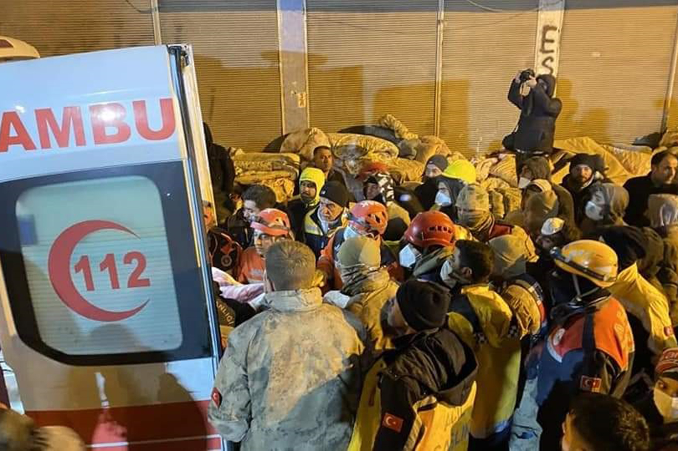 Diyarbakır'da enkaz altından 5 kişi 72 saat sonra çıkarıldı