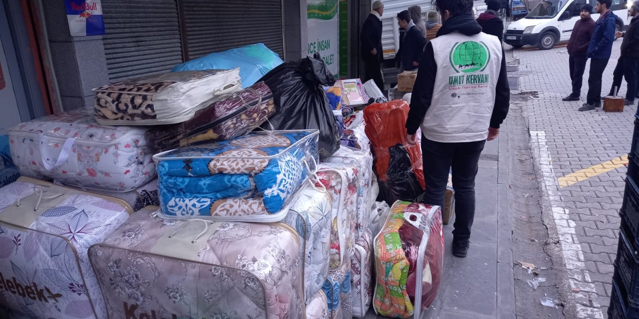 Çınar'dan depremzedeler için üçüncü kamyon ihtiyaç malzemesi yola çıktı