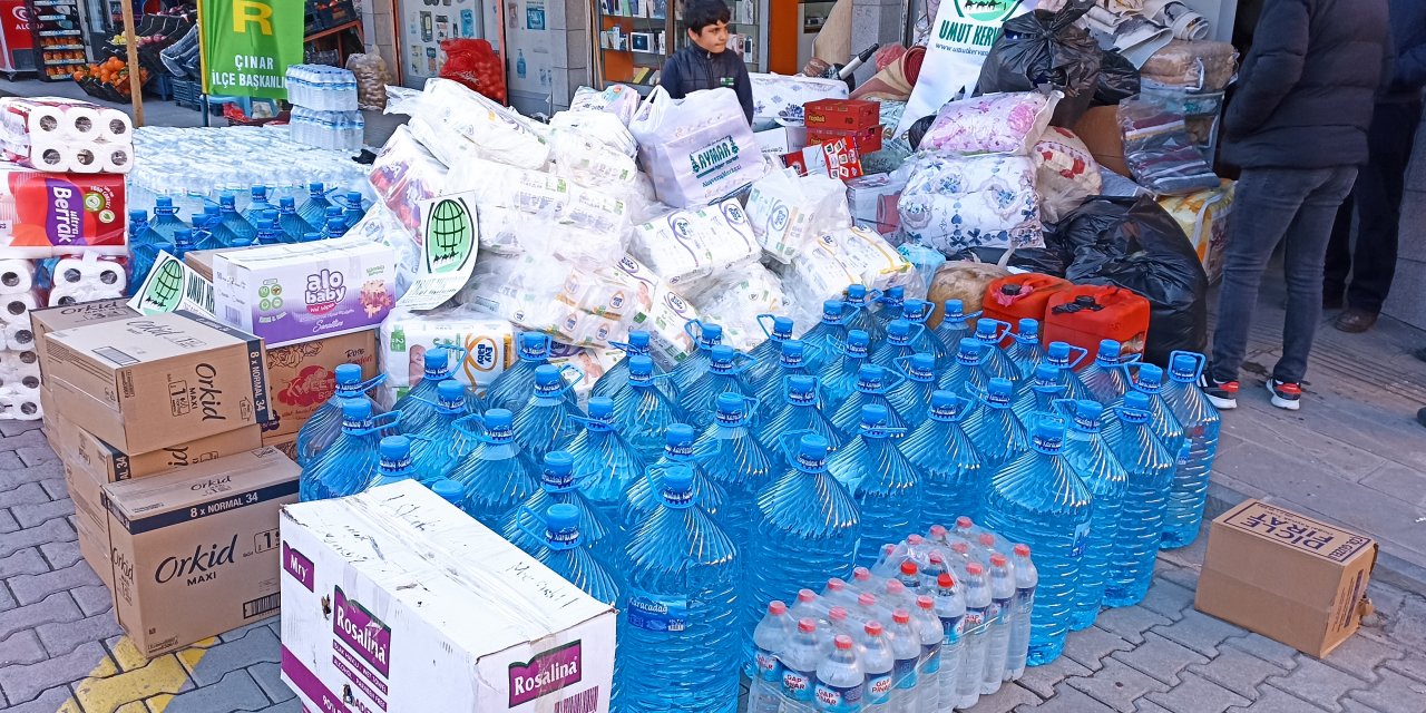 Çınar'dan depremzedeler için 2 kamyon daha ihtiyaç malzemesi yola çıktı