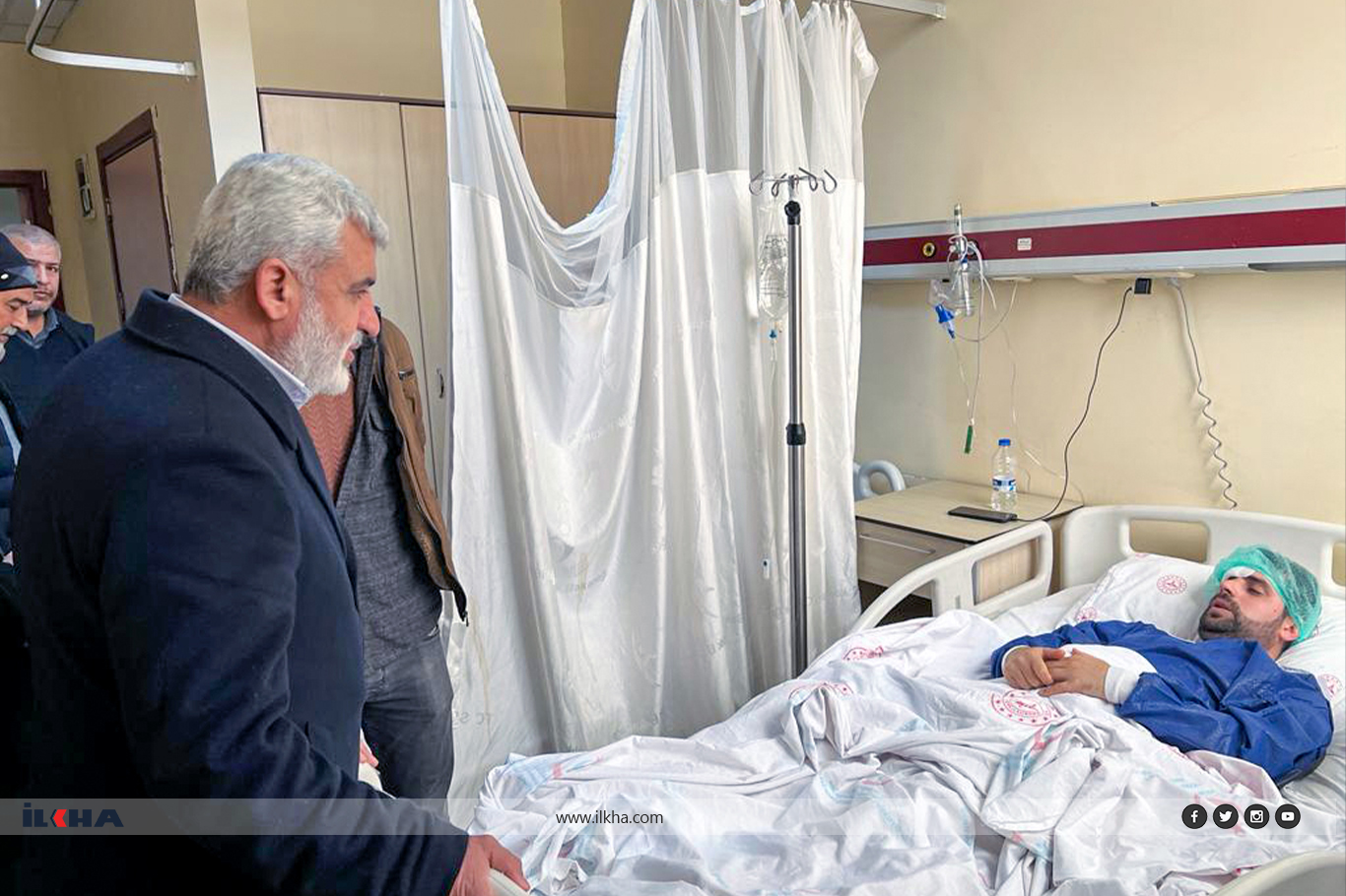 HÜDA PAR heyeti Diyarbakır'da yaralı depremzedeleri ziyaret etti