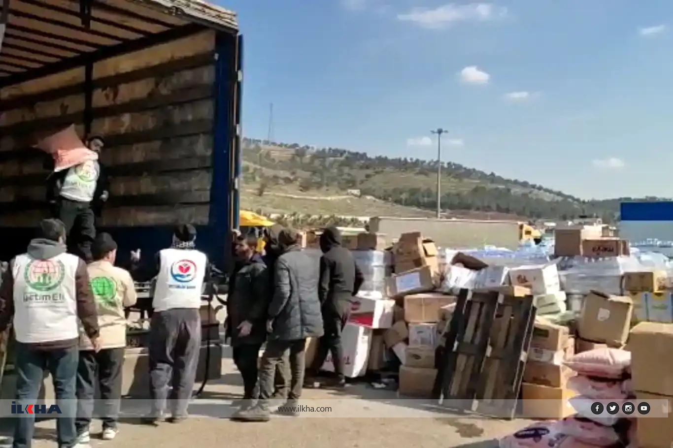 4 Sazîyên Komelên Sivîl li Sûrîyeyê alîkarîya însanî belav kirin