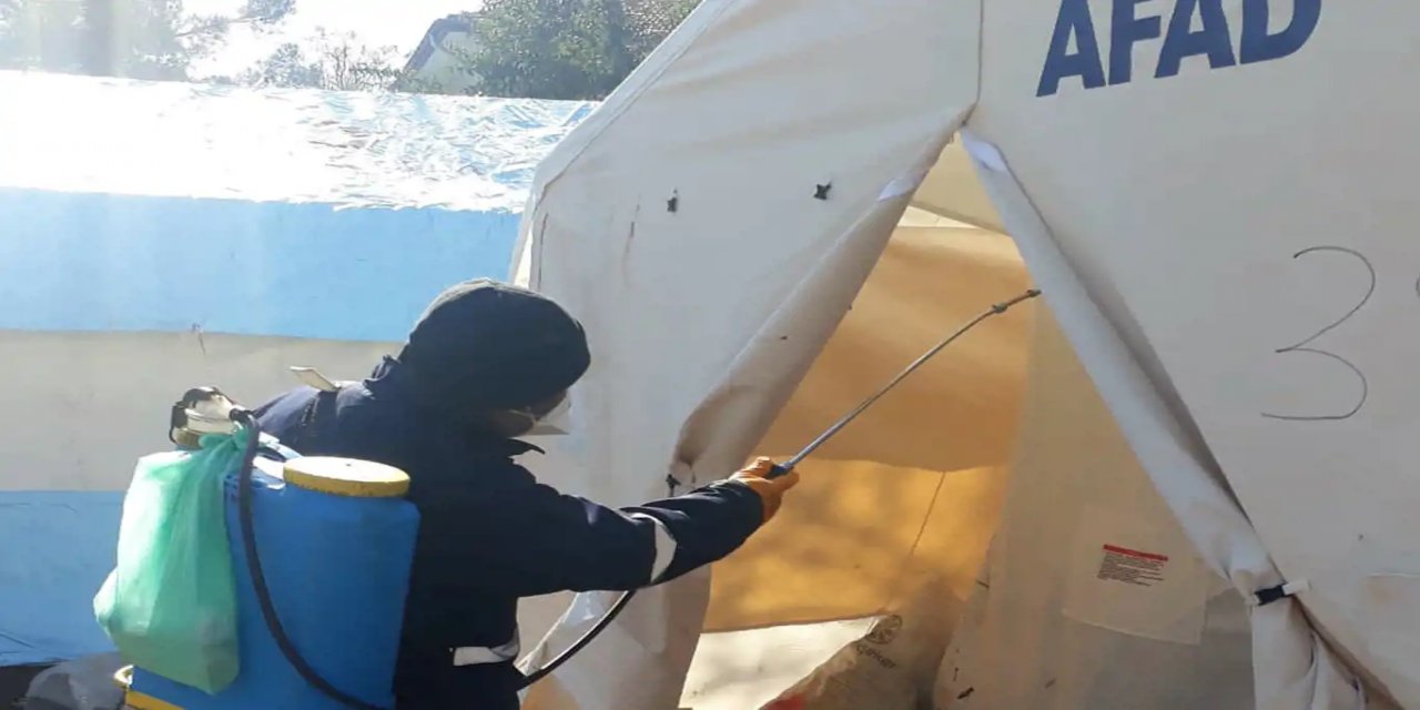 Diyarbakır'da çadır kentler ve toplanma alanları dezenfekte ediliyor