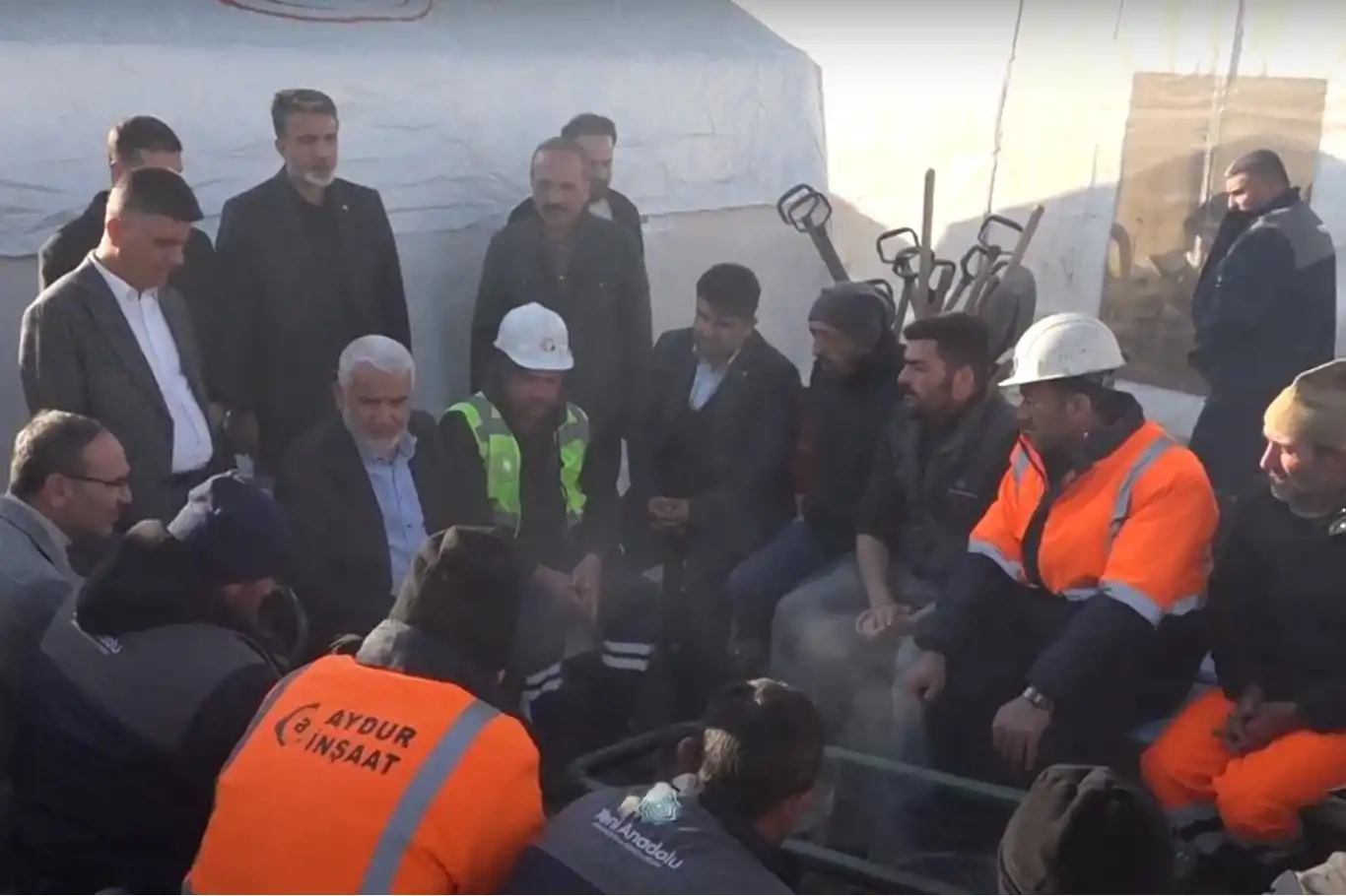 HÜDA PAR Genel Başkanı Yapıcıoğlu depremin yıkıma neden olduğu Gaziantep'te temaslarda bulundu