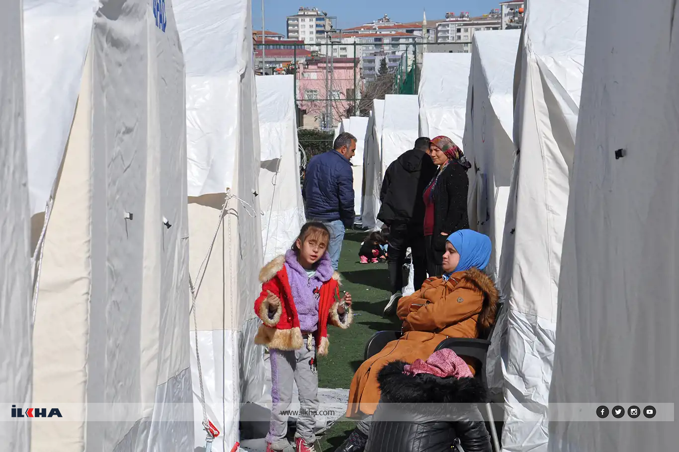 Çadır kentlerde kalan depremzedeler umutla evlerine dönmeyi bekliyor