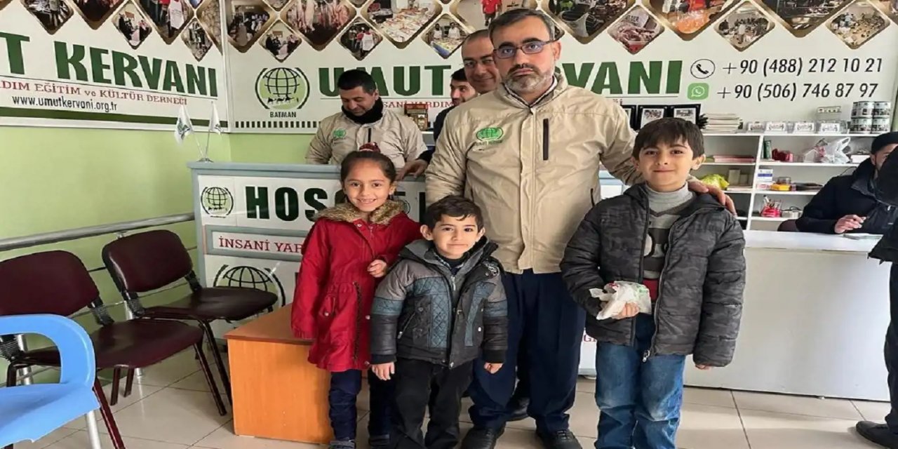 Seîd û Hesenê Êlihî pereyên ku kom kirin ji erdhejzedeyan re şandin