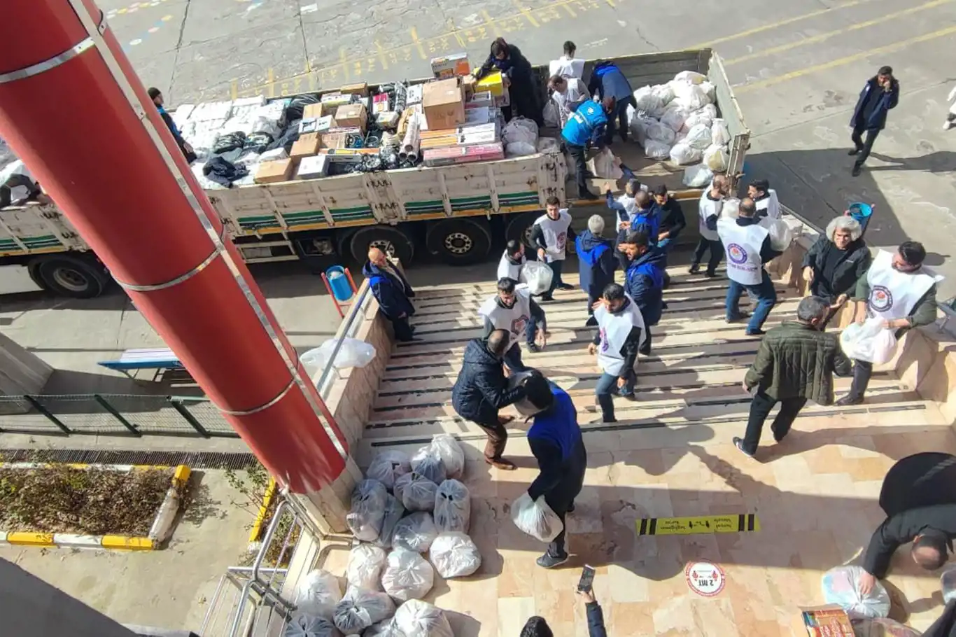 Diyarbakır'daki eğitim camiası Kahramanmaraş'taki depremzede kardeşlerini yalnız bırakmadı