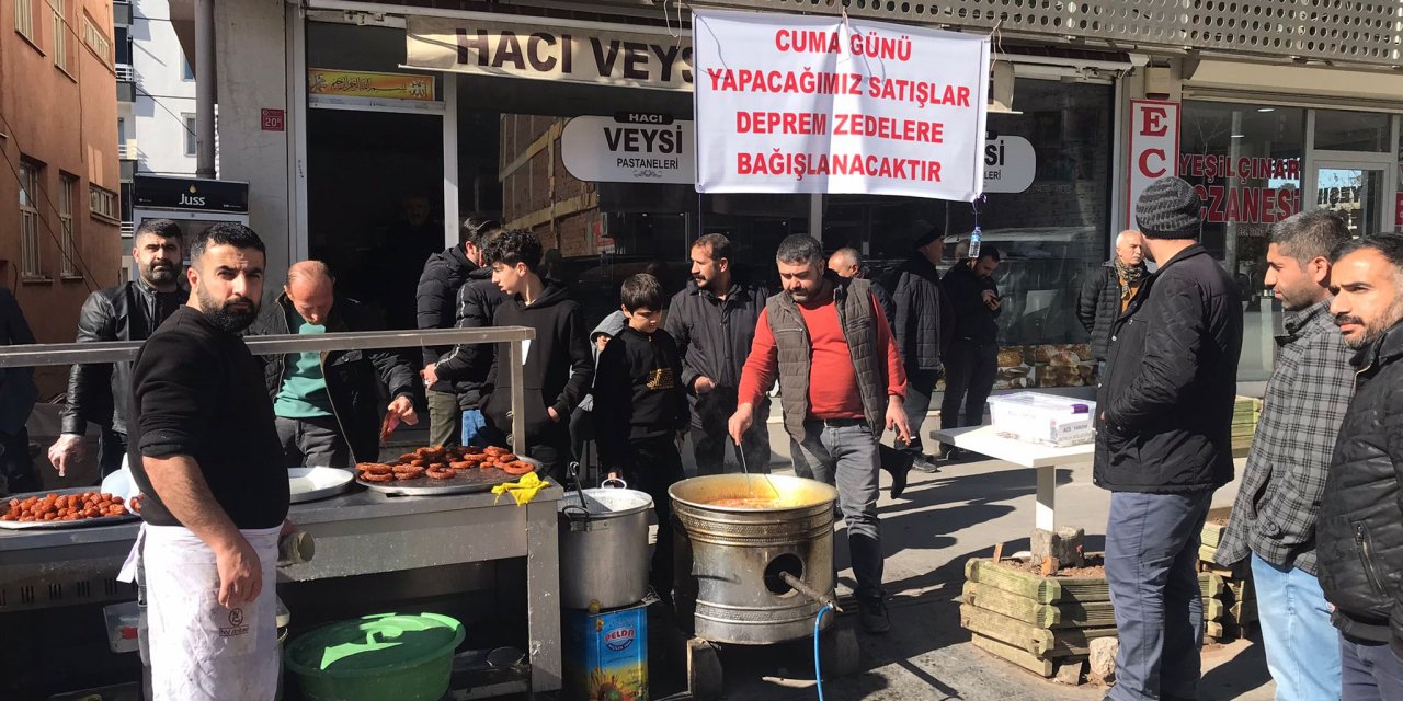 Çınarlı tatlıcı kazandığı parayı depremzedelere gönderdi