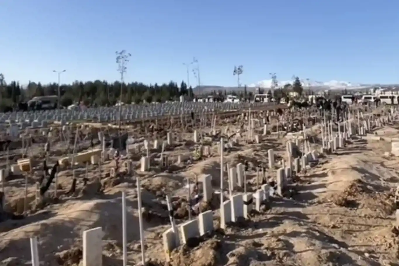 Jina ku di bin xirbeyan de welidiye bi tevî pitika xwe re hat definkirin