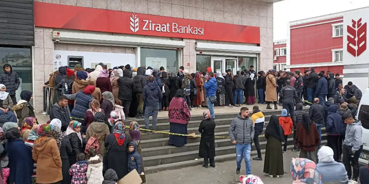Hane Başı Destek Ödemelerini almak isteyen Diyarbakırlılar bankanın önünde uzun kuyruk oluşturdu