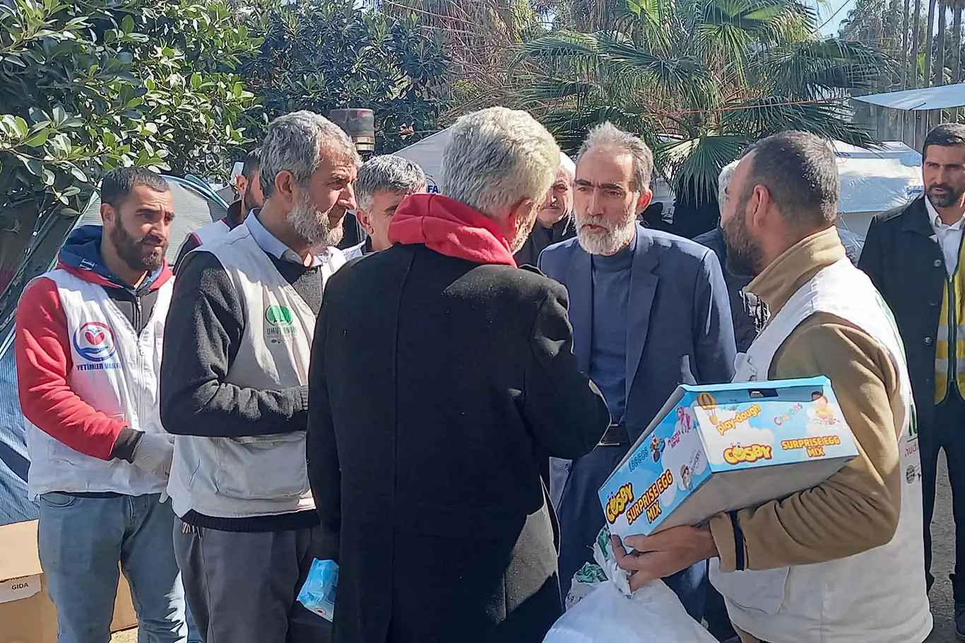 Serokê Giştî yê Weqfa Yetîman û heyeta pêre çûn Hetaya ku lê erdhej çêbû