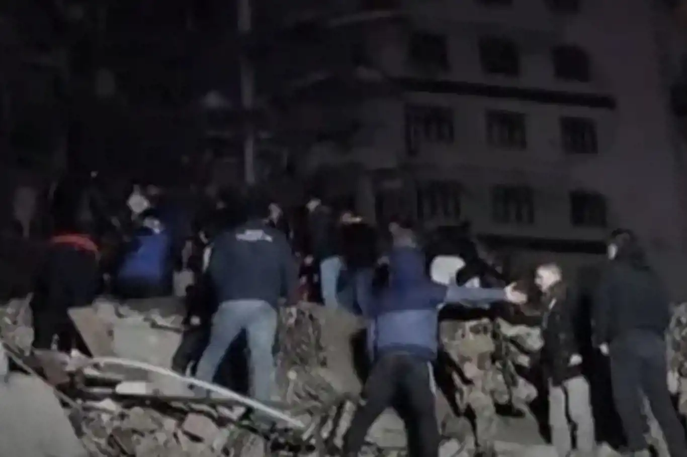 Li Sûrîyê Ji ber erdheja li Hetayê 4 kes mir 470 kes jî birîndar bûn