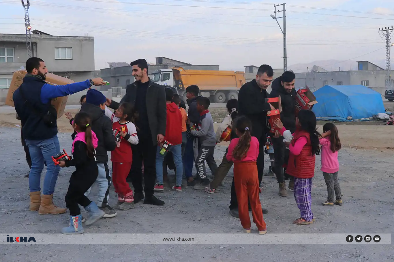 HÜDA PAR Gençlik Kollarından depremzede çocuklara moral