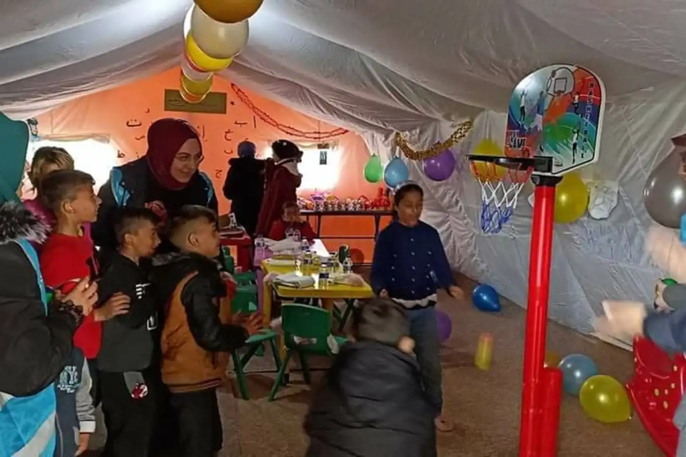 Nurdağı ve İslahiye’de depremzede minikler Kur'an kurslarıyla moral buluyor