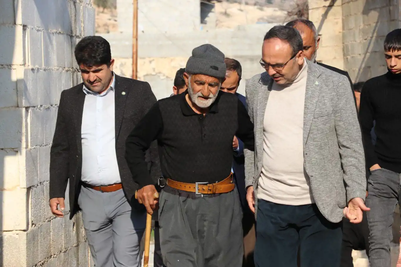 HÜDA PAR Genel Başkan Yardımcısı Metin Kaya, depremzedelerle bir araya geldi