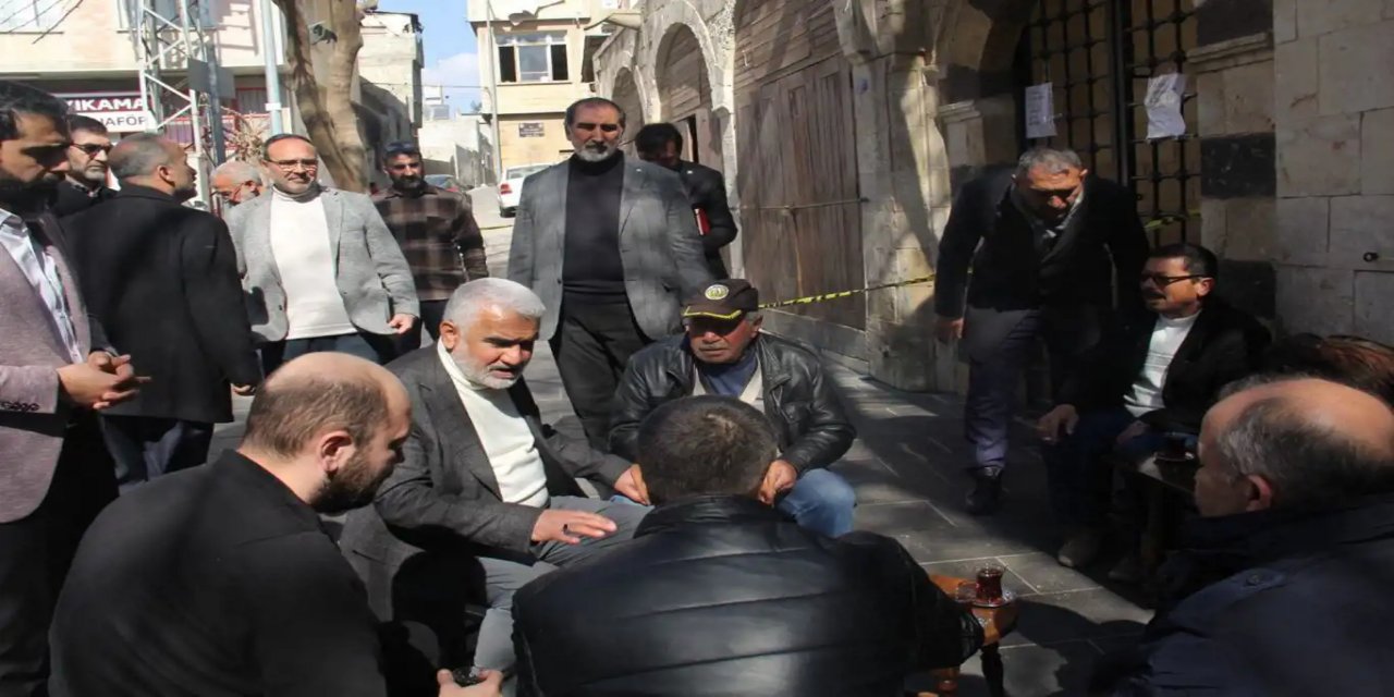 Serokê Giştî yê HUDA PARê  Zekerîya Yapicioglu, li Kîlîsê erdhejzedeyan zîyaret kir