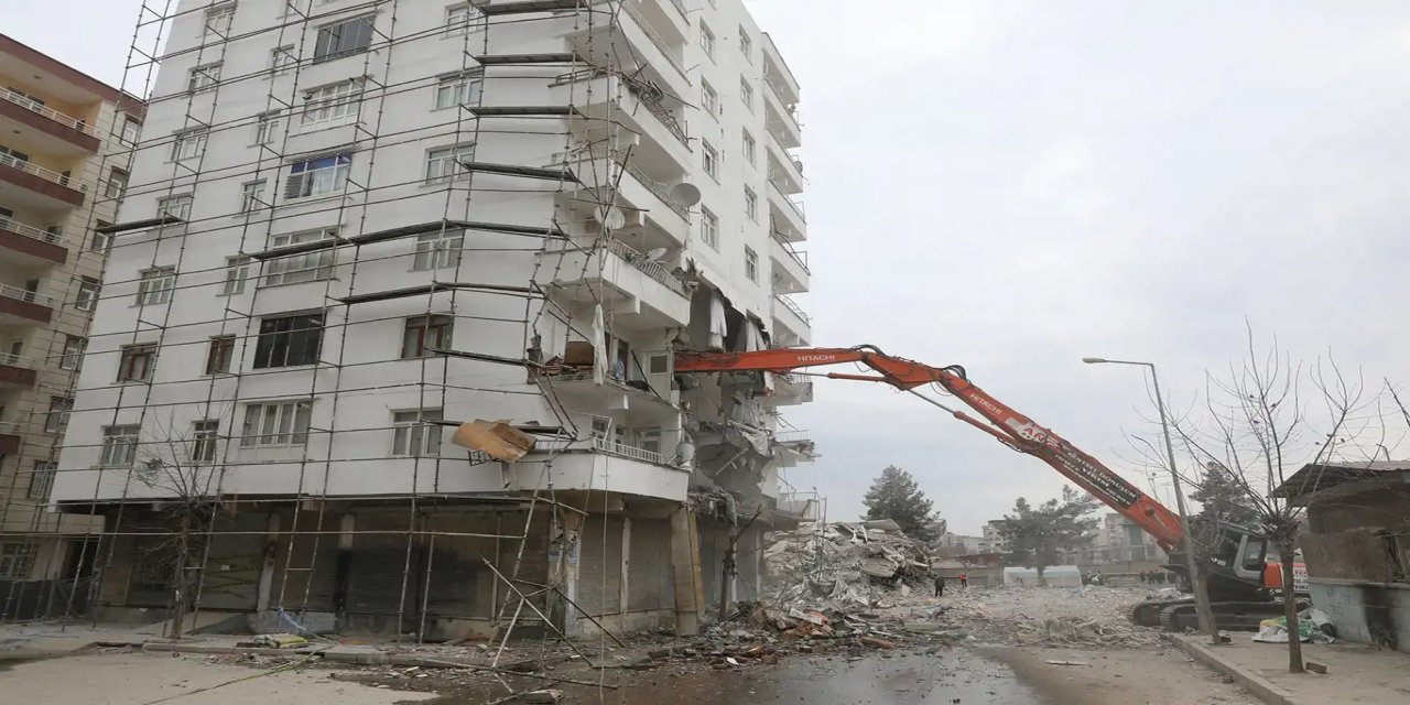 Diyarbakır'da acil yıkım kararı verilen 35 yapıdan 3’ünün yıkımı tamamlandı