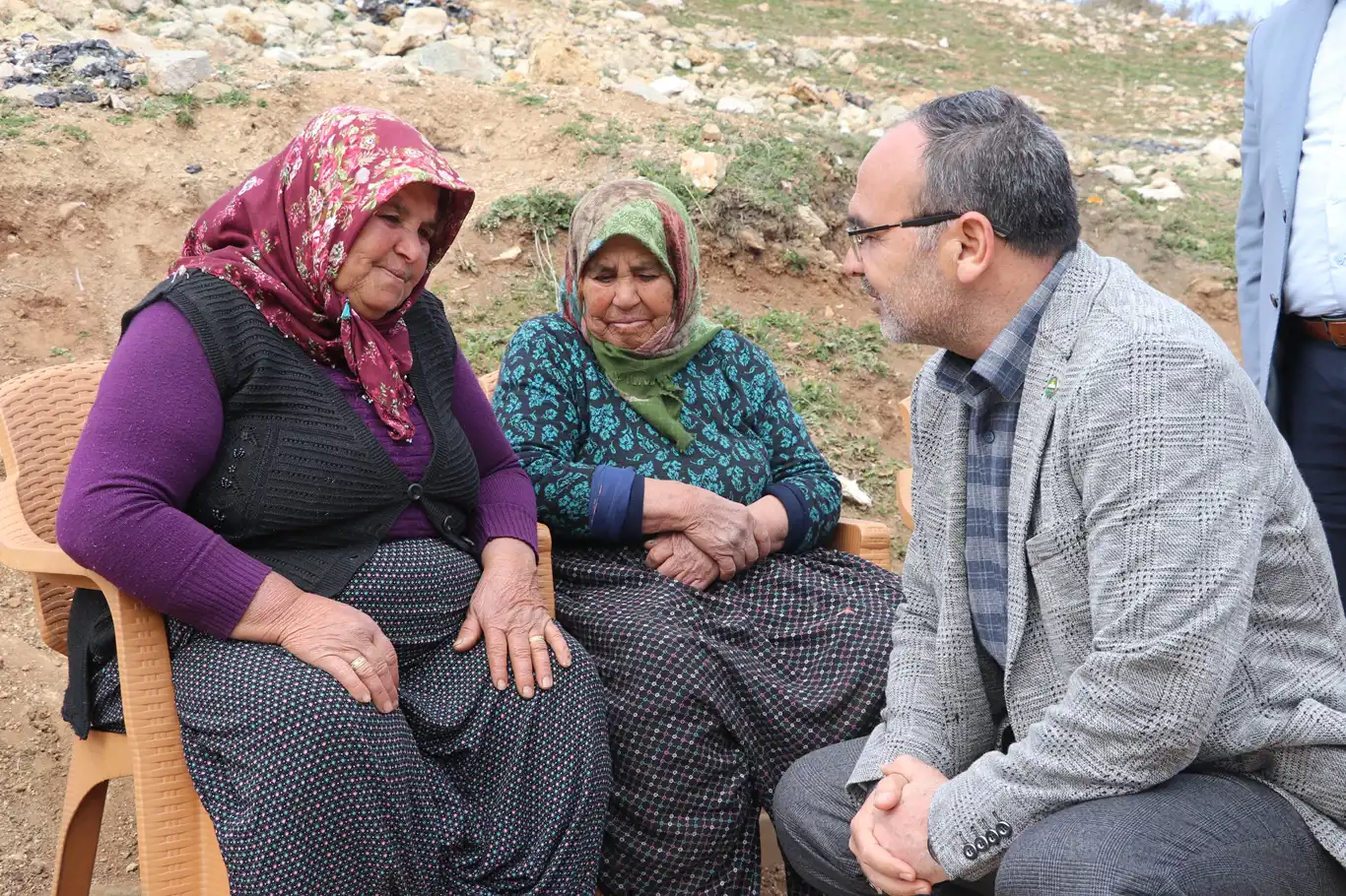 HÜDA PAR Genel Başkan Yardımcısı Kaya: Yaraları sarmaya çalışıyoruz