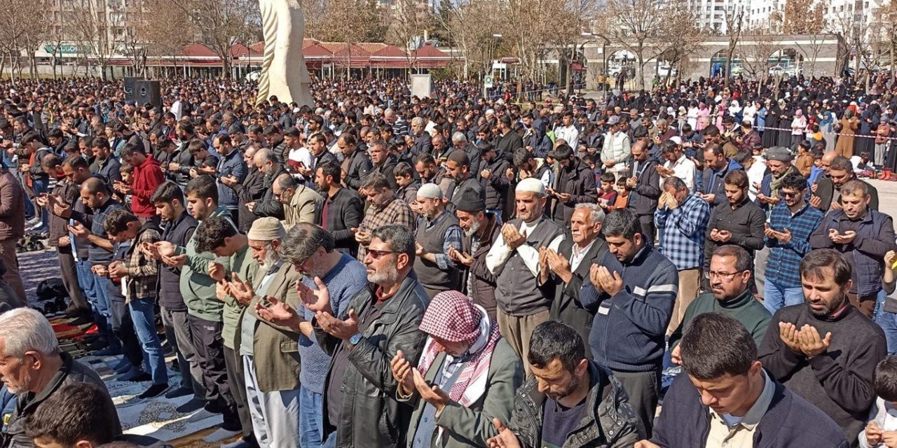 Diyarbakır'da dua, istiğfar ve gıyabi cenaze namazı programı düzenlendi