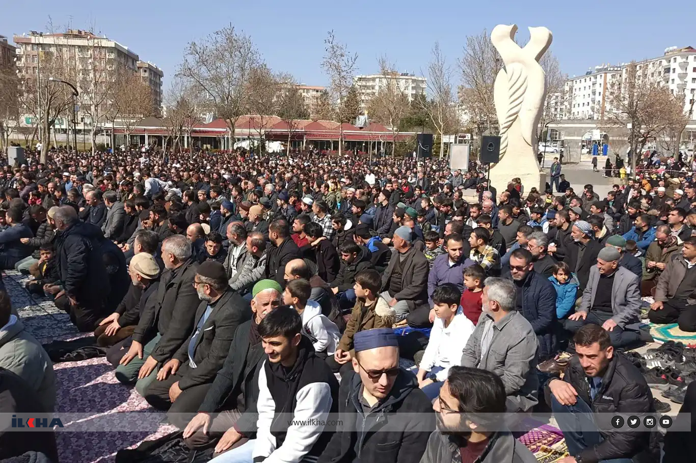 Li hember afad û musîbetan Misliman bi “dia û îstîxfaran” xwe spartin Xwedê