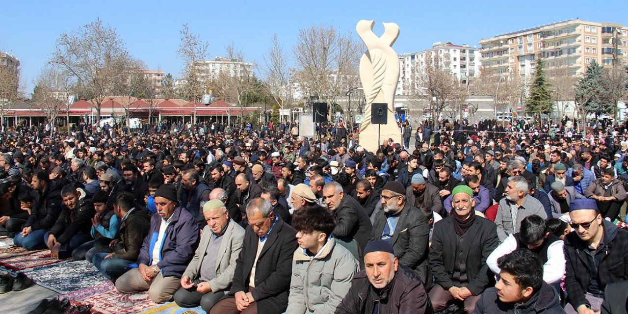STK ve Siyasi Parti temsilcileri: Manevi eksiklerimizi telafi ederek maddi açıdan dersler çıkarmalıyız