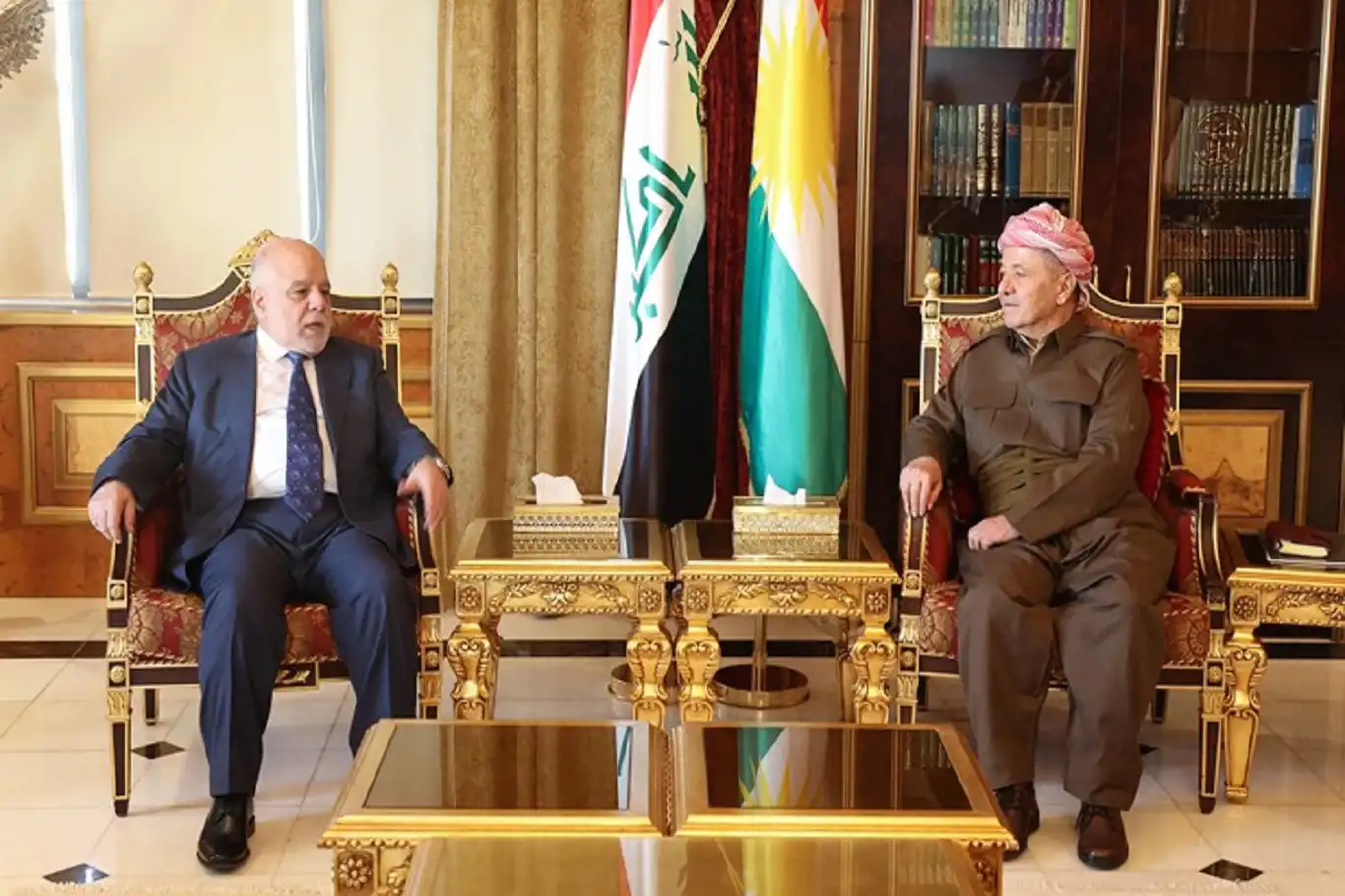 Serokê berê yê Herêma Kurdistanê Mesûd Barzanî pêşwaziya Serokê Hevpeymaniya Nasir kir