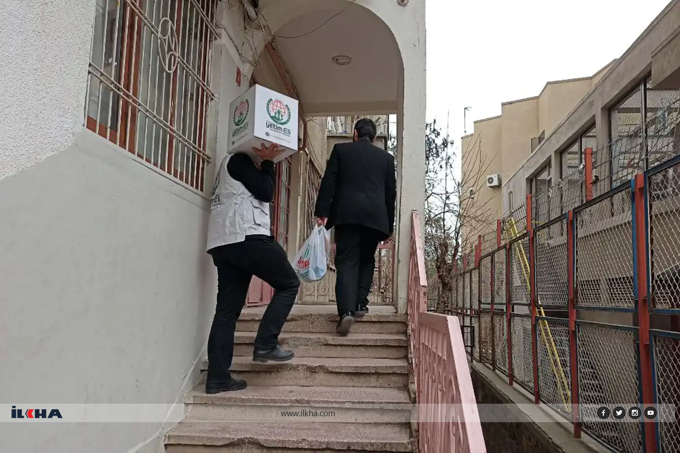 Avrupa Yetim Eli Diyarbakır'da gıda kolisi dağıttı