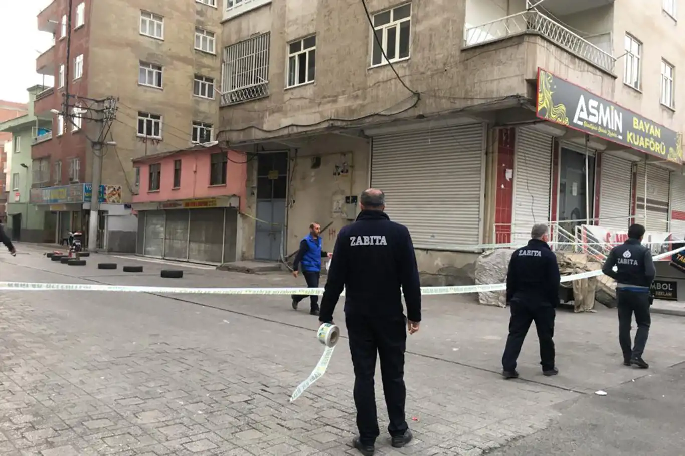 Diyarbakır'da semt pazarlarında hasarlı binalar nedeniyle güvenlik önlemleri alınıyor