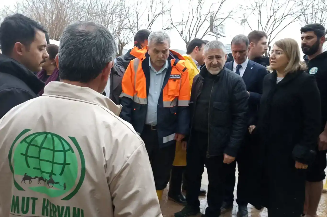 Wezîr Nebatî çû serdana Karwana Hêvîyê ya ku ji lehîyê zirar dîtibû