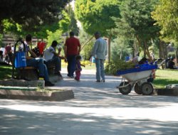 Sıcaklık arttı parklar doldu