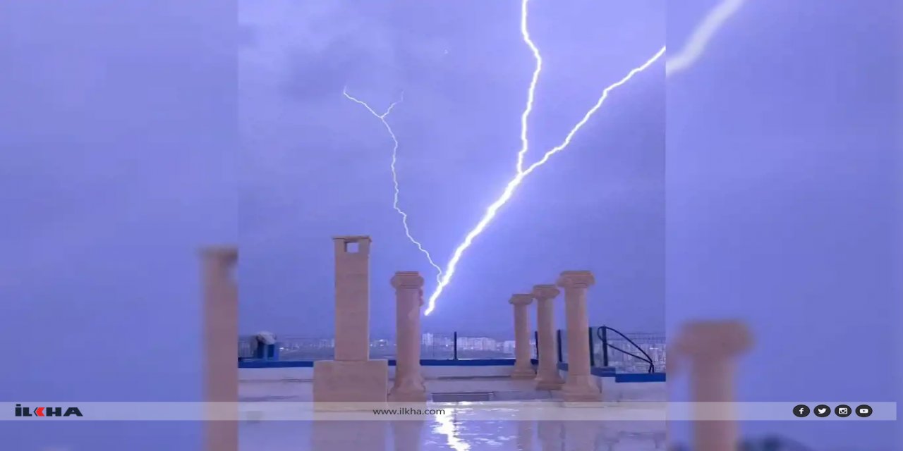 Şanlıurfa'da şimşeğin çakma anı görüntülendi