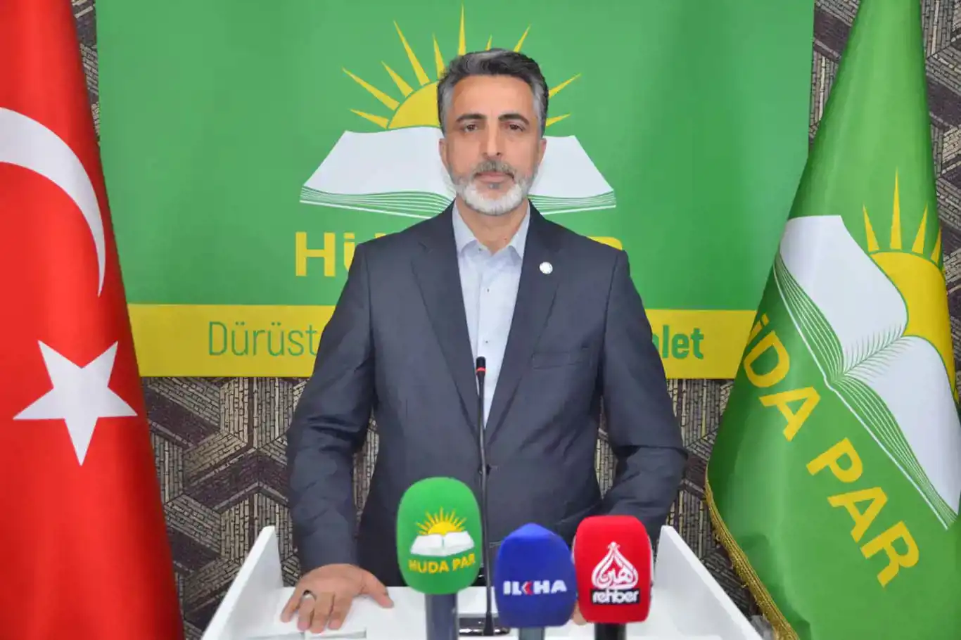 HÜDA PAR Sözcüsü Yunus Emiroğlu: Sokak röportajı üzerinden partimize yönelik kara propaganda yapılmaktadır