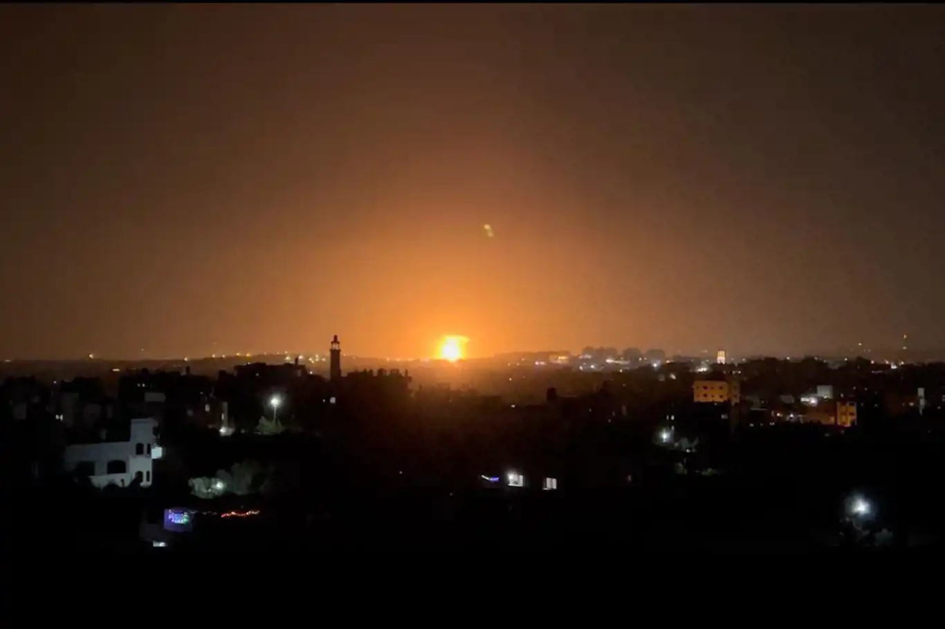 Siyonist işgal rejimi Lübnan'a saldırı başlattı