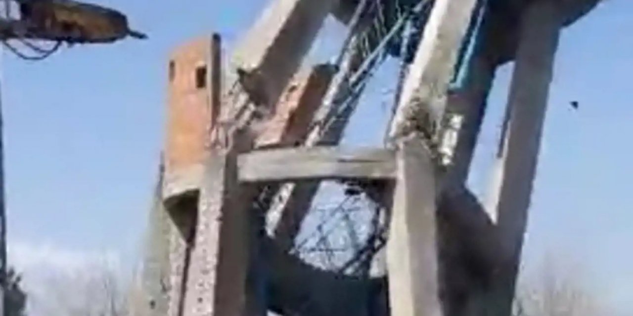 Çınar'da depremde zarar gören su kulesi kontrollü şekilde yıkıldı