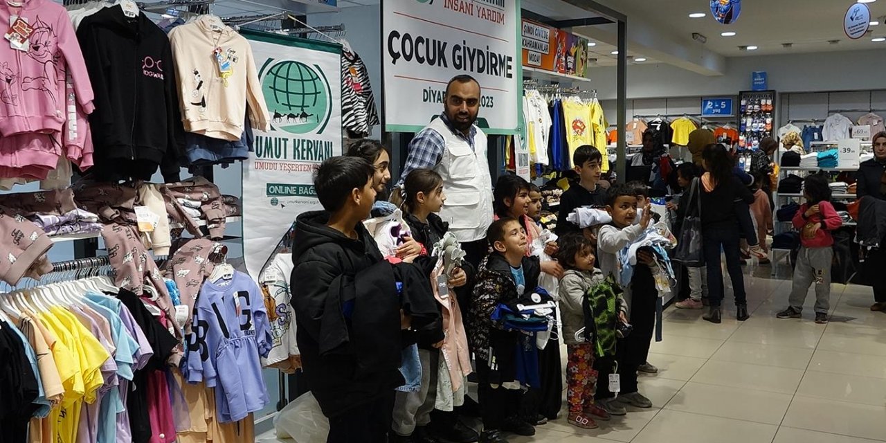 Umut Kervanı Ramazan Bayramı öncesi yüzlerce çocuğa giyim yardımında bulundu