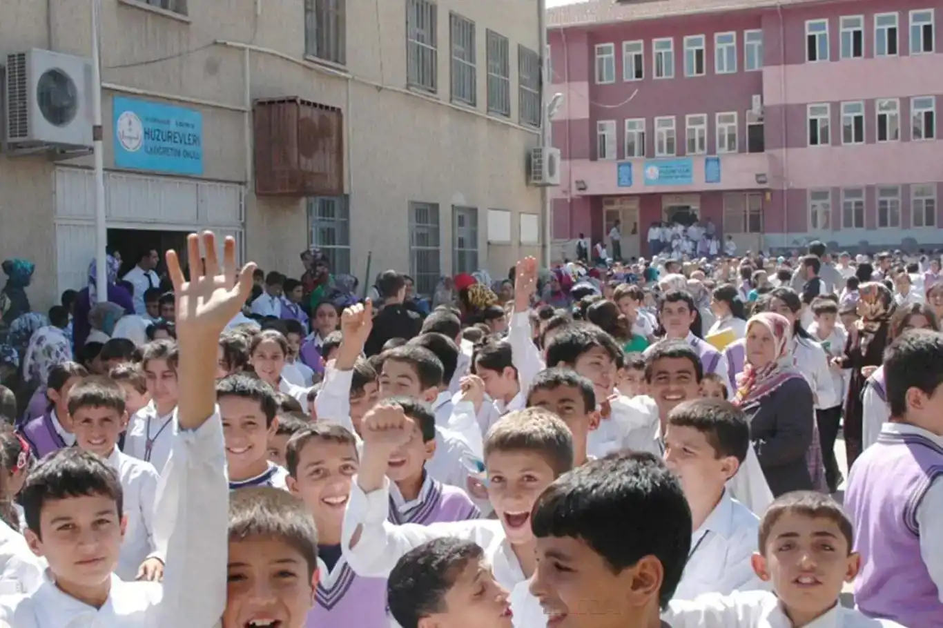 Mekteb ji sibe pêve tatîl dibin