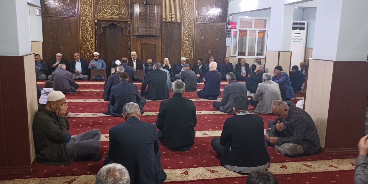 Çınar'da Kadir Gecesi ibadet ve dualarla ihya edildi