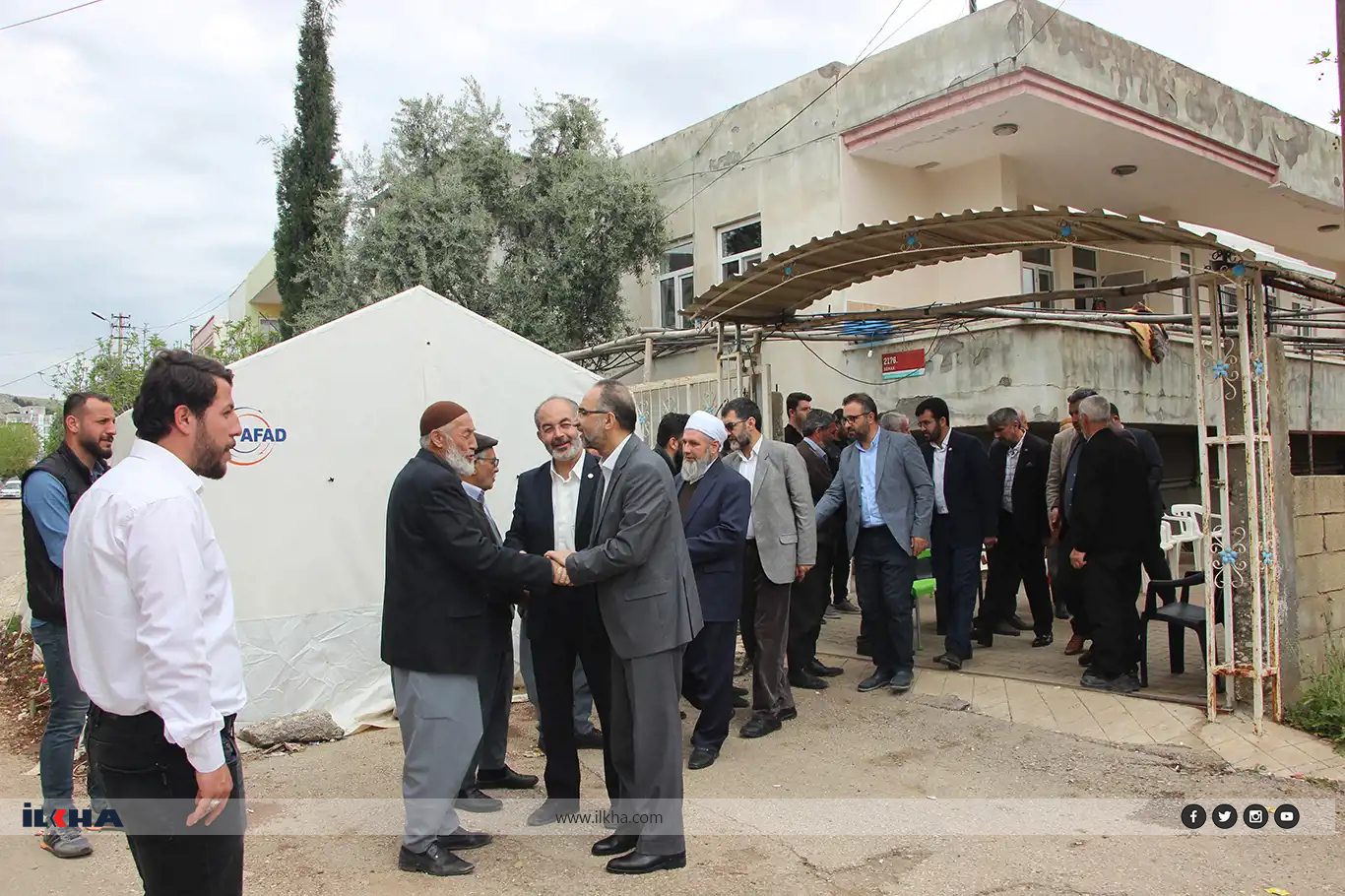 HÜDA PAR heyetinden depremzedelere bayram ziyareti