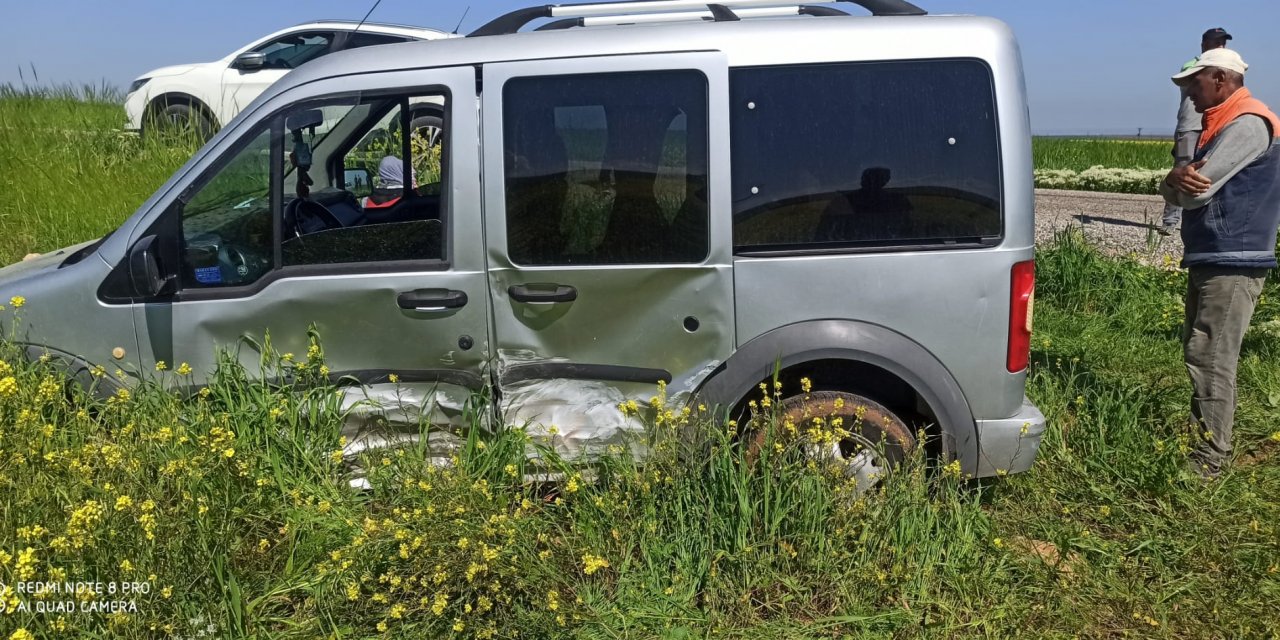 Çınar'da 2 araç çarpıştı