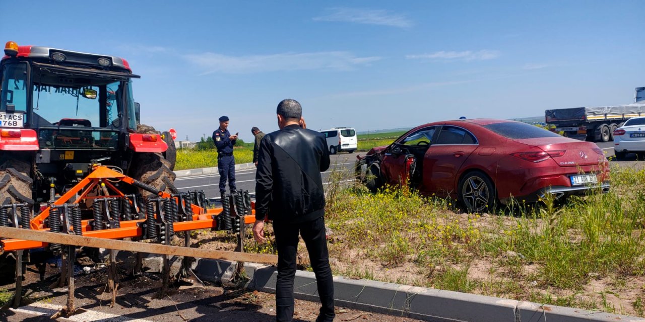 Çınar'da traktör ile otomobil çarpıştı: 2 yaralı