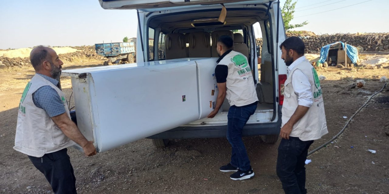 Umut Kervanı Çınar Temsilciliğinden evi yanan aileye yardım